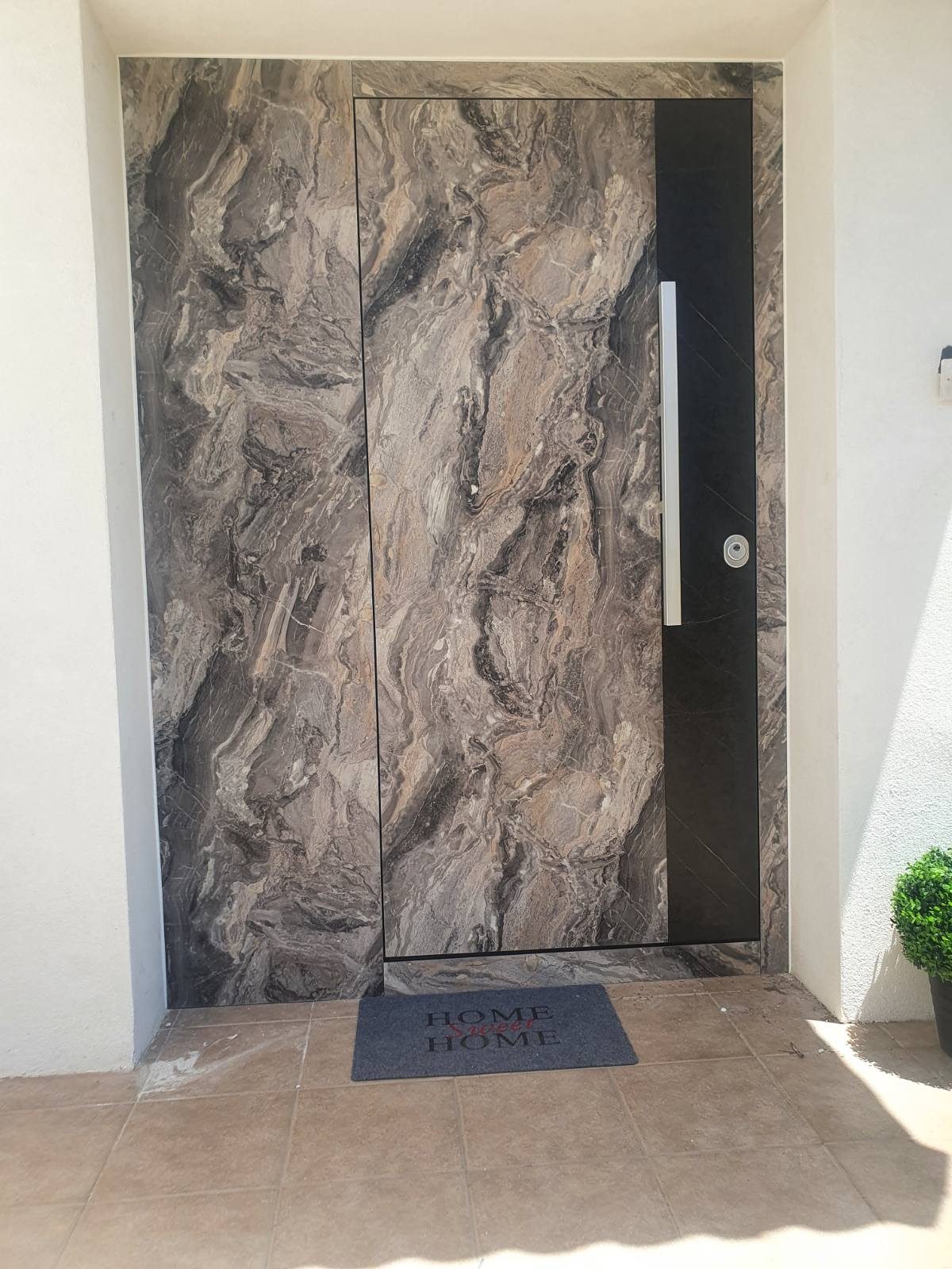 Marble-effect door and surround