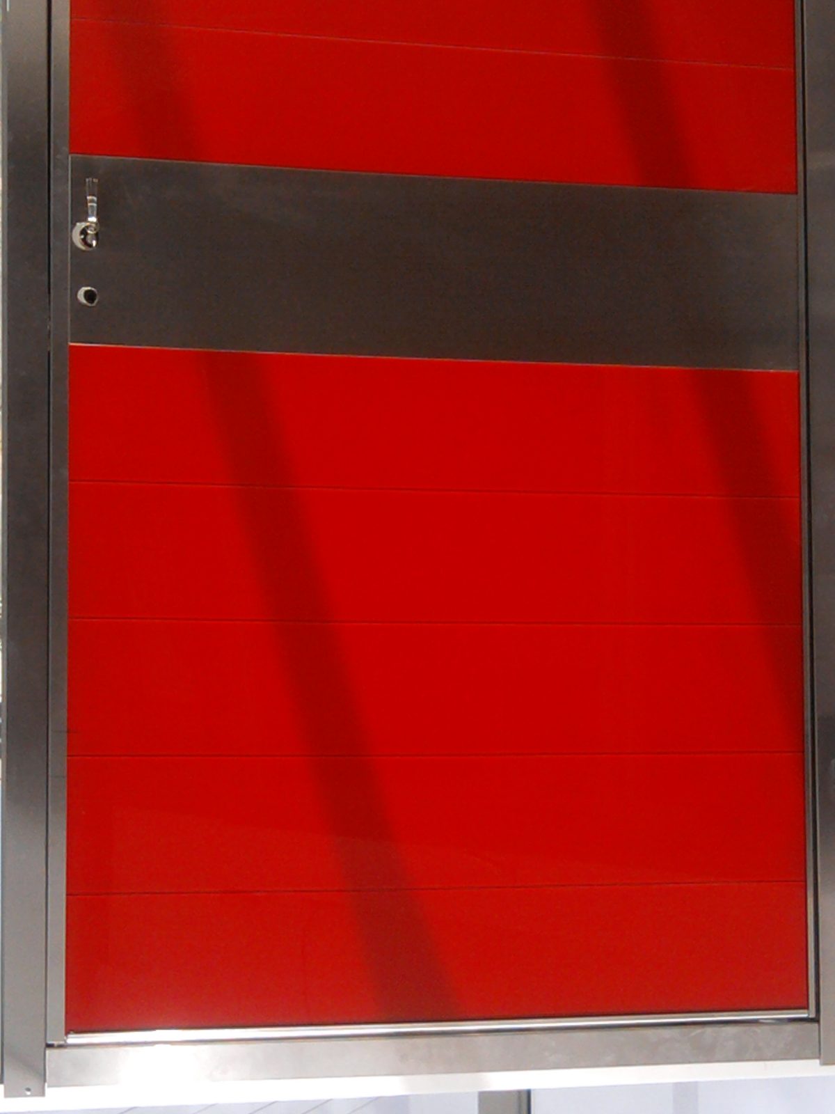 Red lacquer leaf with stainless inlay