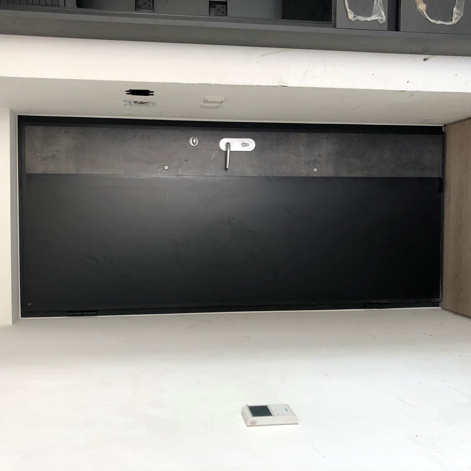 Sectional vehicle gate, interior view
